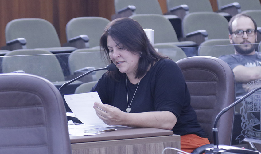 Denise Franci reivindica construção de nova escola no Bairro Rio Acima