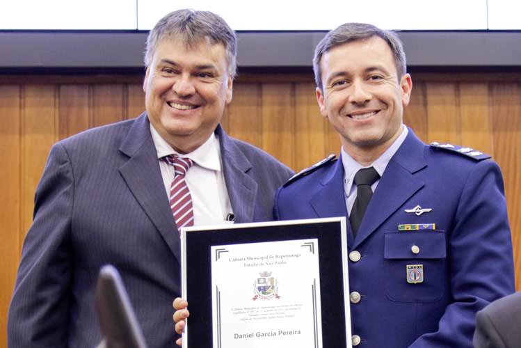 Major Aviador Daniel Garcia Pereira recebeu Título de Cidadão Itapetiningano