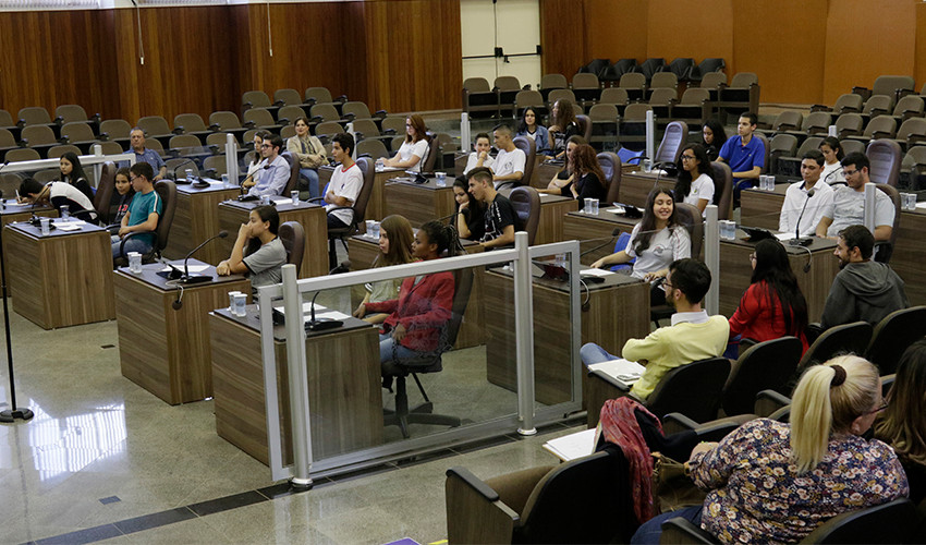 Parlamento Jovem de Itapetininga terá entrega de Medalha de Mérito na terça, dia 4