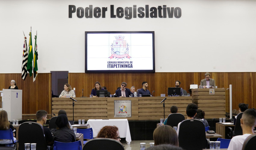 Empossados os alunos integrantes do Parlamento Jovem de Itapetininga