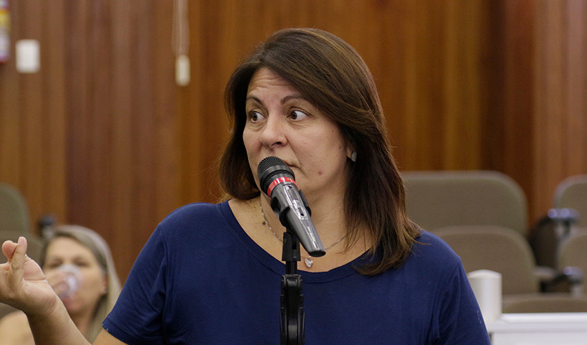 Denise solicita a presença da Secretária da Educação na Câmara Municipal