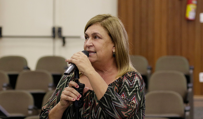 Selma quer informações sobre a implantação da disciplina Inteligência Emocional nas Escolas Municipais