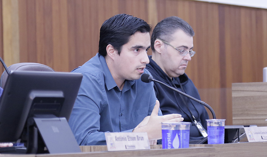 Leonardo Corrêa solicita reforço na iluminação na Rua lateral da Escola Rosa Badin