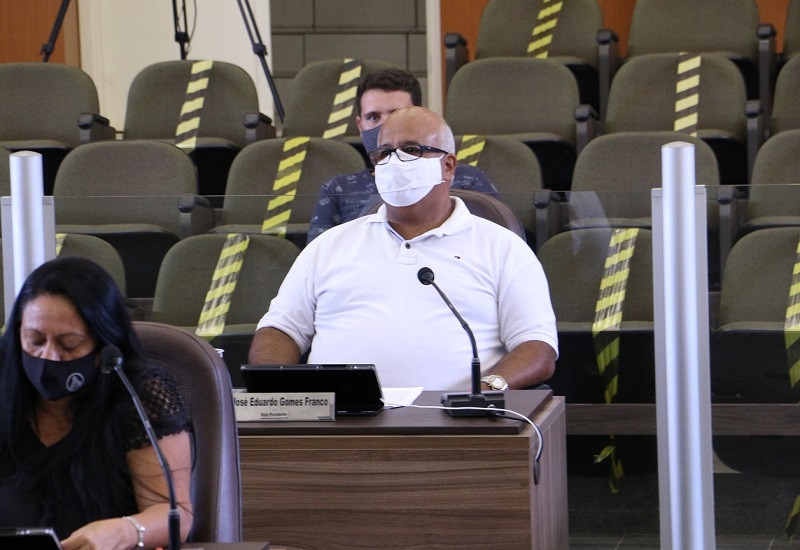 Dudu Franco reivindica a reabertura na passagem em nível da Rua José Bonifácio para Vila Santana e fiscalização na localidade