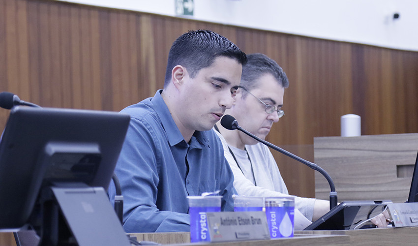 LEONARDO CORRÊA SOLICITA OPERAÇÃO TAPA-BURACOS NA RUA IRMÃ COLUMBA GIERLICH