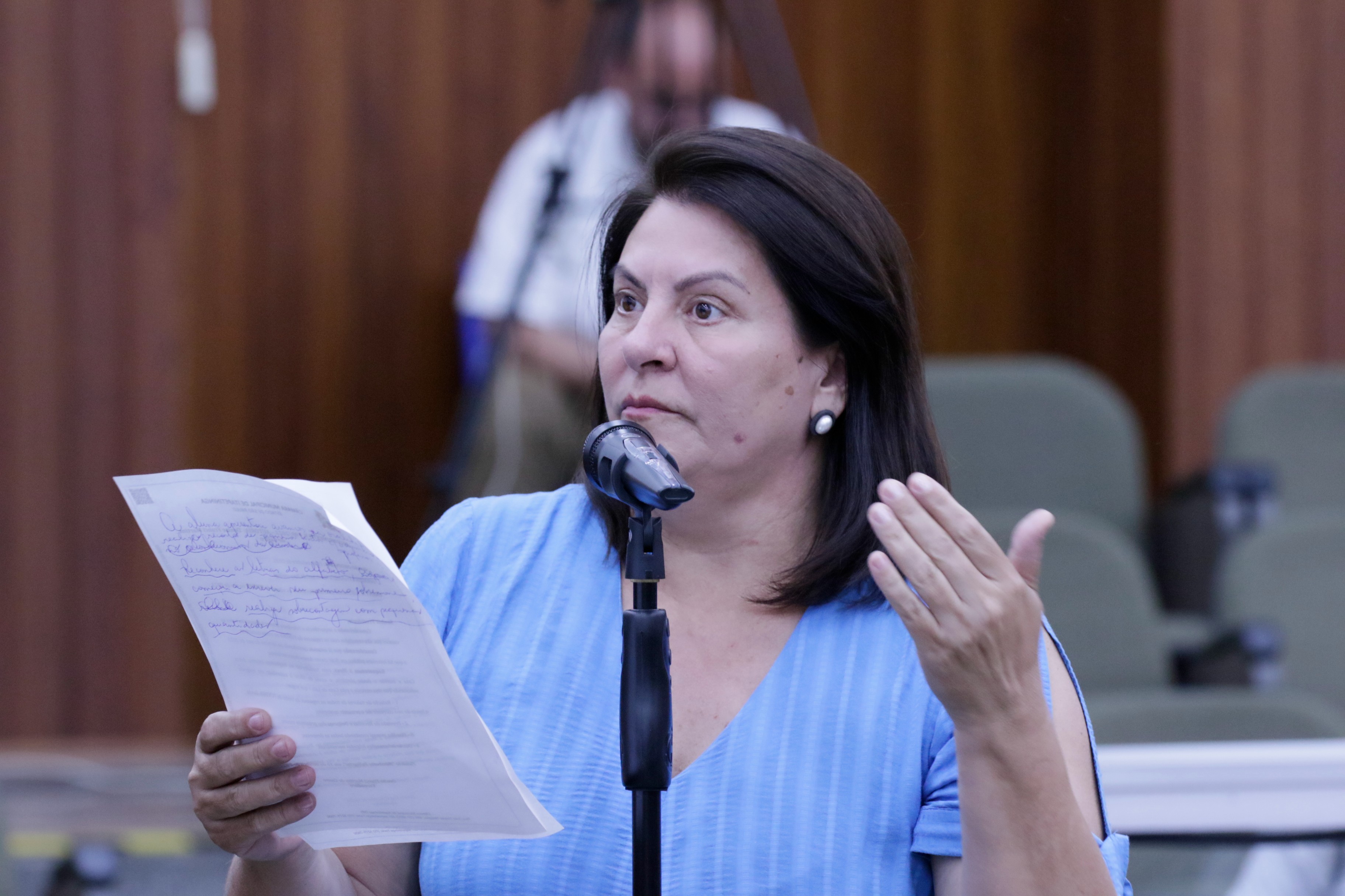 Denise Franci quer informações sobre criação de Equipe Multidisciplinar para atendimento especializado aos alunos da Rede Municipal