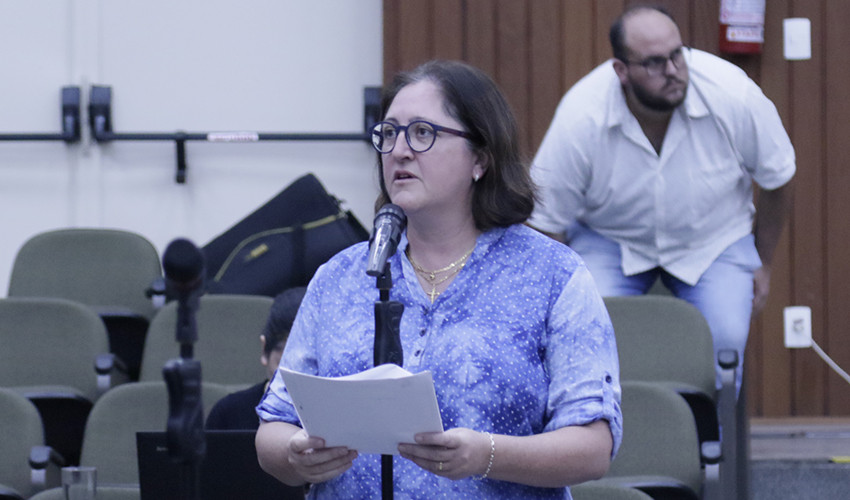 CATARINA NANINI REIVINDICA O RETORNO DO PAGAMENTO DE GRATIFICAÇÃO DE NÍVEL UNIVERSITÁRIO E PLANO DE CARREIRA PARA TODOS OS FUNCIONÁRIOS