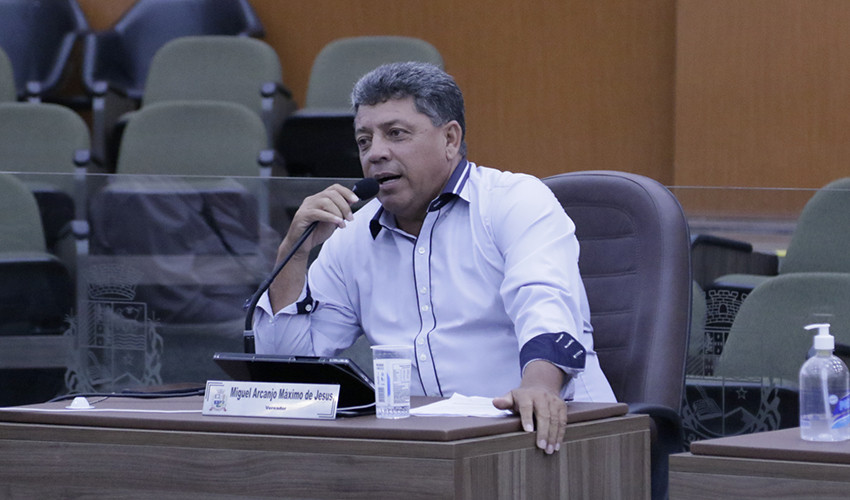 Miguel Arcanjo solicita informações sobre a instalação de estacionamento em 45º próximo ao Pronto Socorro Municipal e bicicletário em todas as praças do Município