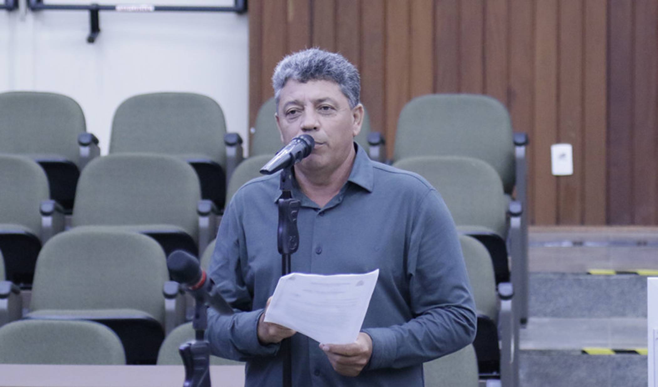 Miguel Turmeiro reivindica estacionamento de 45º em frente ao Hospital Dr. Léo Orsi Bernardes